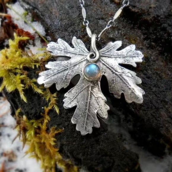 NWT Silver Boho Maple Leaf Pendant Necklace with Gemstone - Picture 5 of 6